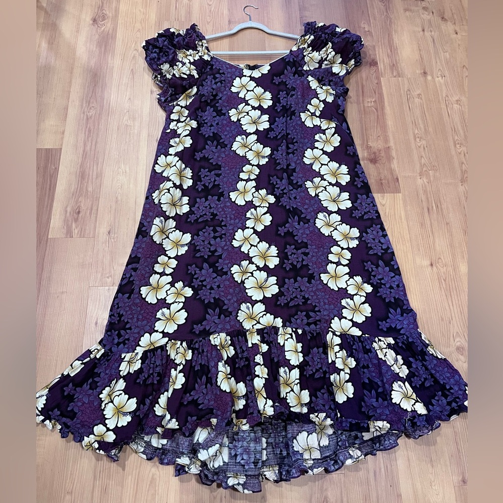 Hilo Hattie 2X Blossoming Hibiscus Barkcloth Muumuu with Fishtail Hawaiian Dress